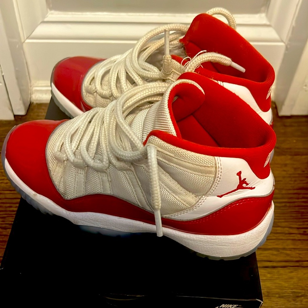 Air Jordan 11 Retro “Cherrys” size 4.5 (Grade school)